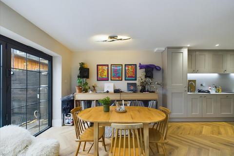 3 bedroom duplex for sale, Brooke Road, Stoke Newington, N16