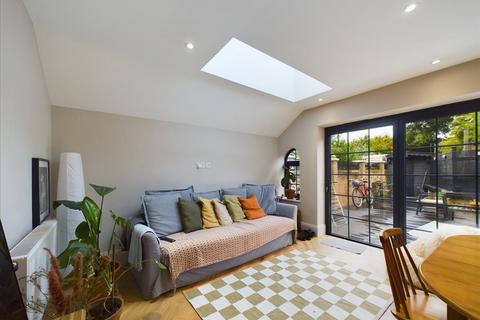 3 bedroom duplex for sale, Brooke Road, Stoke Newington, N16