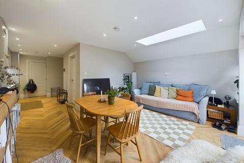 3 bedroom duplex for sale, Brooke Road, Stoke Newington, N16