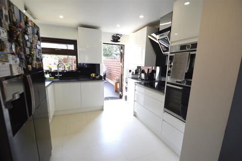 3 bedroom terraced house for sale, Keppel Road, Dagenham