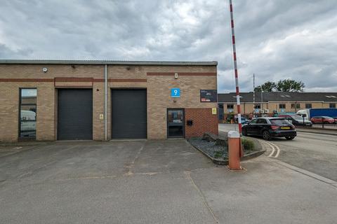 Industrial unit to rent, Unit 9 Boundary Business Centre, Woking Surrey, GU21 5DH