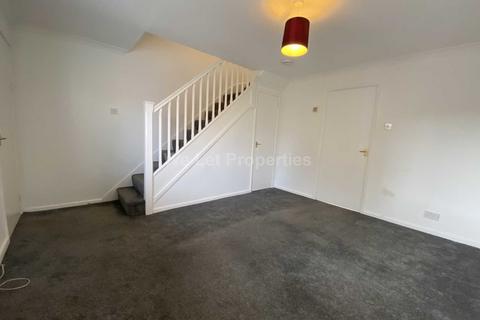 2 bedroom house to rent, Whimberry Close, Salford M5