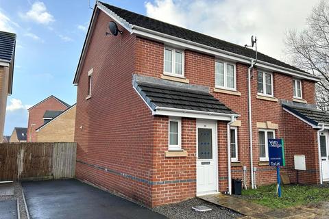 3 bedroom semi-detached house to rent, Clos Joslin, Bridgend County Borough, CF35 6BX