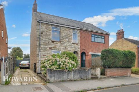 3 bedroom semi-detached house for sale, Normanston Drive, Lowestoft