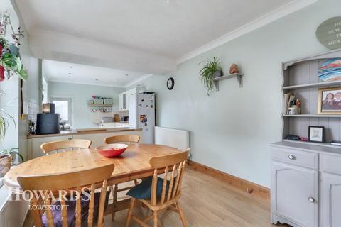 3 bedroom semi-detached house for sale, Normanston Drive, Lowestoft