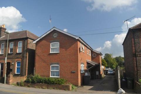 2 bedroom semi-detached house to rent, Walnut Tree Close, Guildford GU1