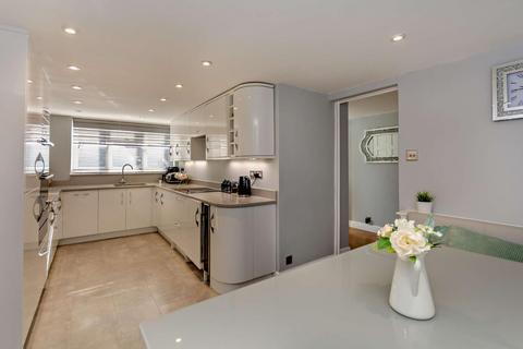 3 bedroom terraced house for sale, Gleneagles Close, Staines-Upon-Thames TW19