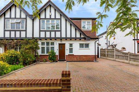 4 bedroom detached house for sale, Leasway, Upminster, RM14