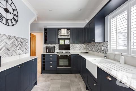 19 Leasway, Upminster, RM14 3AJ
