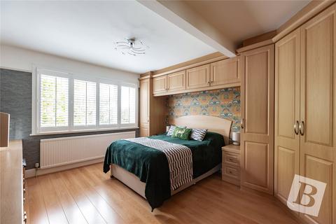19 Leasway, Upminster, RM14 3AJ