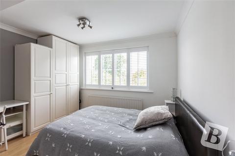 19 Leasway, Upminster, RM14 3AJ