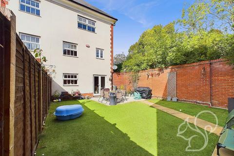 5 bedroom end of terrace house for sale, Meander Mews, Colchester