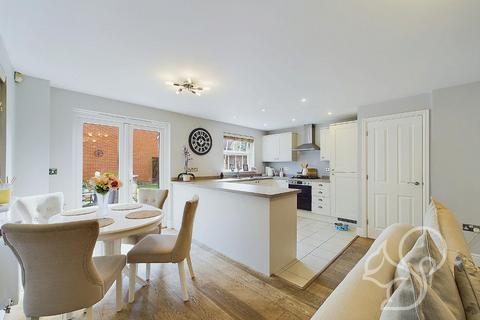 5 bedroom end of terrace house for sale, Meander Mews, Colchester