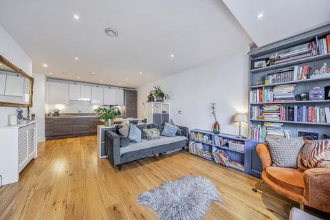 Gullivers Walk, Deptford, London, SE8