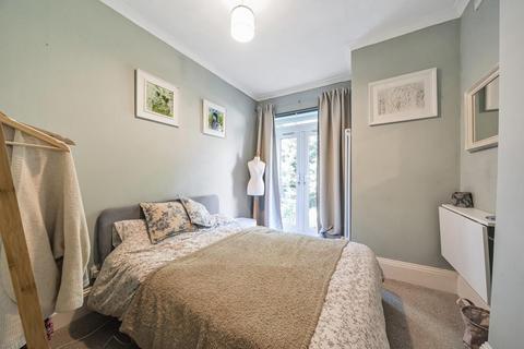 2 bedroom flat for sale, Knollys Road, Streatham