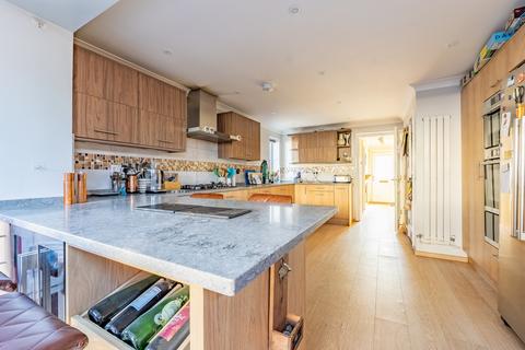 3 bedroom end of terrace house for sale, Willow Drive, Carterton, Oxfordshire, OX18