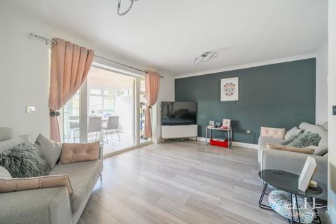 160 Caspian Way, Purfleet-on-thames, RM19 1LF