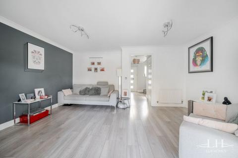 160 Caspian Way, Purfleet-on-thames, RM19 1LF