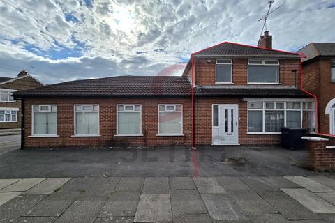 3 bedroom detached house to rent, Kitchener Road, Leicester LE5