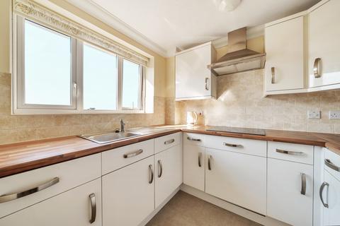 2 bedroom flat for sale, Laleham Road, Shepperton, TW17