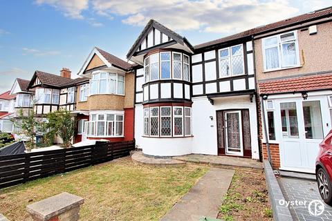 3 bedroom semi-detached house to rent, Kenmore Avenue, Harrow, HA3