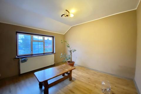 14 Willow Tree Lane, Hayes, UB4 9BB