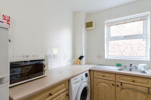 2 bedroom flat to rent, Barbican Road, York, YO10