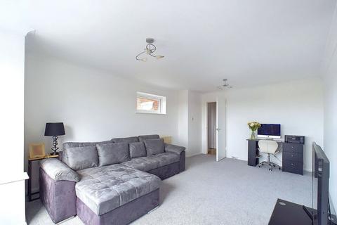 2 bedroom flat for sale, Westview Court, Heene Road, Worthing BN11 4PN