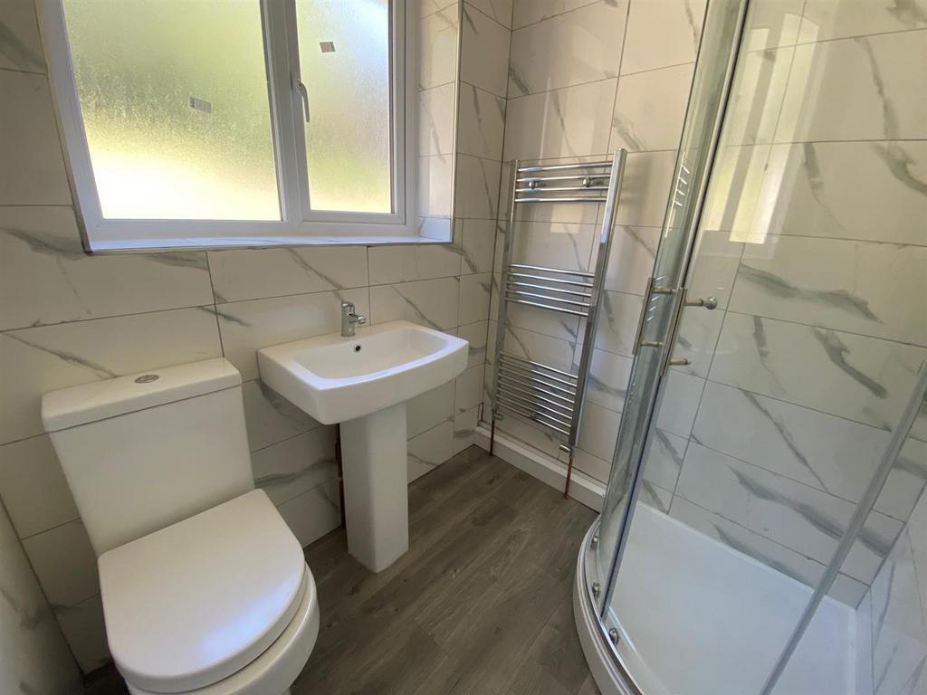 SHOWER ROOM.jpg
