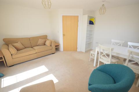 2 bedroom flat to rent, Station Approach, Epsom, Surrey. KT19 8BY