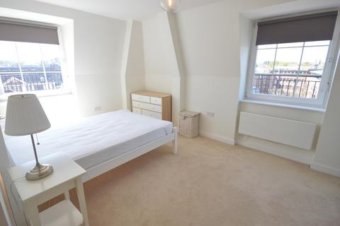 2 bedroom flat to rent, Station Approach, Epsom, Surrey. KT19 8BY