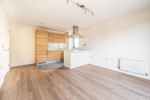 2 bedroom flat for sale, Hillyfield, Walthamstow, London, E17