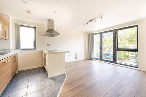 2 bedroom flat for sale, Hillyfield, Walthamstow, London, E17