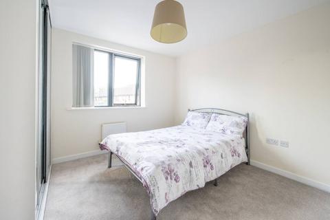 2 bedroom flat for sale, Hillyfield, Walthamstow, London, E17