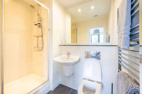 2 bedroom flat for sale, Hillyfield, Walthamstow, London, E17