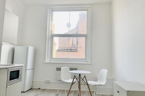 Studio to rent, New Broadway, Ealing, London, W5