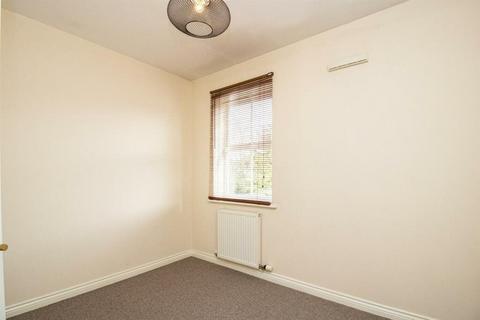 2 bedroom flat to rent, Whitcliffe Gardens, West Bridgford, Nottingham, Nottinghamshire, NG2