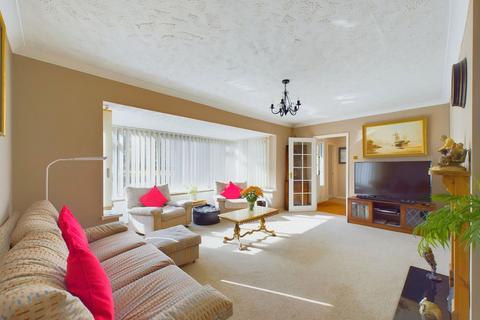 10 Windmill Close, Horsham, RH13 6BY