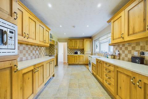 10 Windmill Close, Horsham, RH13 6BY