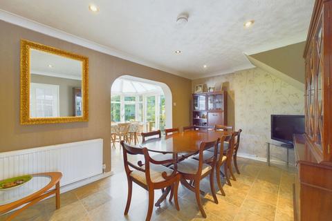 10 Windmill Close, Horsham, RH13 6BY