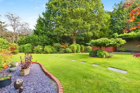 10 Windmill Close, Horsham, RH13 6BY