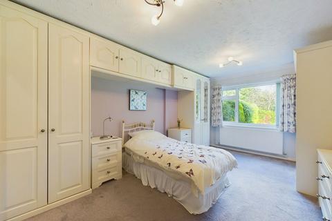 10 Windmill Close, Horsham, RH13 6BY