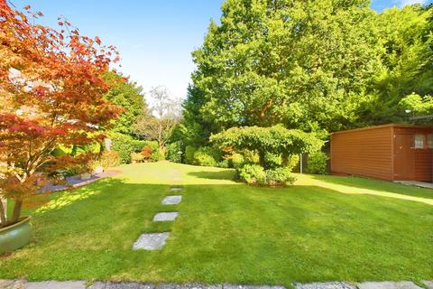10 Windmill Close, Horsham, RH13 6BY