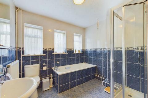 10 Windmill Close, Horsham, RH13 6BY