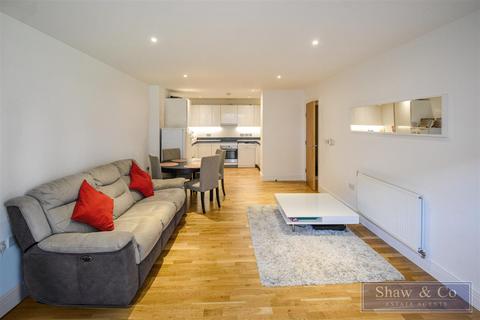 3 bedroom flat for sale, High Street, Hounslow TW3