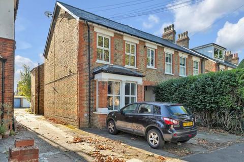 1 bedroom flat for sale, Avenue Road, ., Staines-upon-Thames, Surrey, TW18 3AW