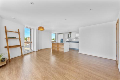 3 bedroom apartment for sale, Green Lanes, London, N16