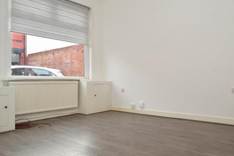 2 bedroom end of terrace house to rent, Dovedale Street, Failsworth, Manchester