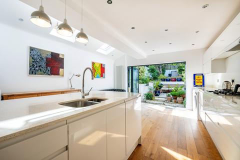 123 Roding Road, London, E5 0DR