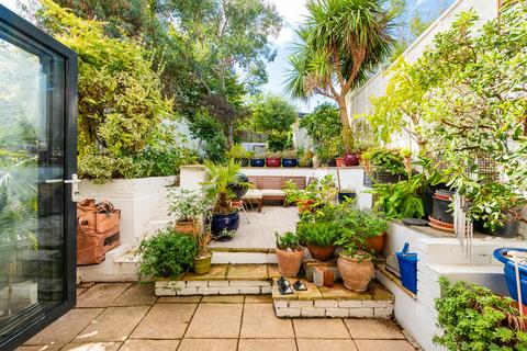 123 Roding Road, London, E5 0DR